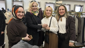 BAŞARILI ERKEĞİN ARKASINDAKİ KADIN