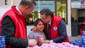 BAŞKAN GENÇ MİNİKLERİN HEYECANINA ORTAK OLDU
