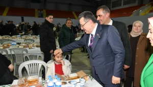 BAŞKAN GENÇ, YOMRA’DA GÖNÜL SOFRASINDA VATANDAŞLARLA BULUŞTU