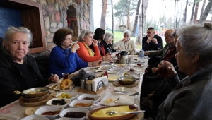 Kartepe’de Büyükler İçin Anlamlı Buluşma