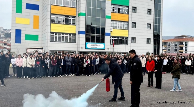 Kdz. Ereğli Belediyesi 1030 Kişiyi Deprem Tatbikatlarıyla Bilgilendirdi