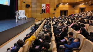 RİZE’DE “OKU” PROJESİ YAZARLARLA GENÇLERİ BULUŞTURUYOR