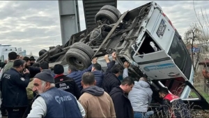 Ankara'da kaza: Minibüs üst geçide çarptı; 5 ölü, 14 yaralı