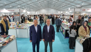 Başkan Metin ve Vali Baydaş 3. Rize Kitap Fuarı'nı ziyaret etti