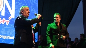 İsmail Türüt konuştu: O anda sahne karışmıştı, atkıyı görmedim