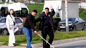 Polisler hiç tereddüt etmeden yardım etti