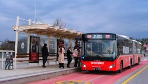 Yoğun talep karşılık buldu: Metrobüslerde gece seferi başladı