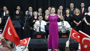 19 Mayıs Coşkusu Kartepe'de Türkü ve Nağmelerle Yaşandı