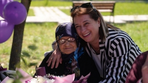 ALZHEİMER HASTASI ANNELER UNUTULMADI