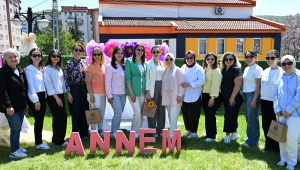 Anneler hem eğlendi hem sanatla buluştu