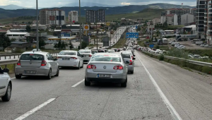 Bayram dönüşü çileye dönüştü: Kırıkkale geçişinde 15 kilometrelik kuyruk