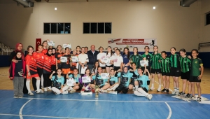 Ferizli’de Futsal Turnuvası Şampiyonu Ferizli Santos Oldu 