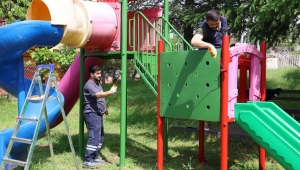 Kartepe'de çocukların park keyfi yenileniyor