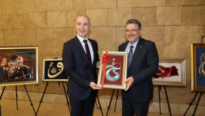 Başkan Genç'ten hükümlülerin sanat sergisine destek
