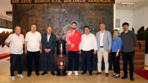 DÜNYA ŞAMPİYONU’NDAN GMİS’E ZİYARET