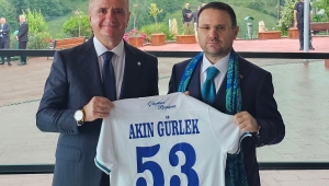 Rize’de Yeşil-Mavi Zirve: Bakan Gürlek’e Rizespor Forması!