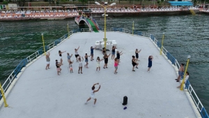 BARIŞ PLAJI'NDA ZUMBA COŞKUSU!