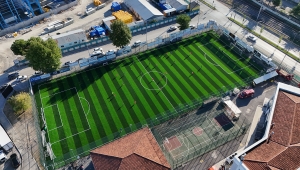 Büyükşehir'in yenilediği zeminde ilk düdük çaldı; Harmanlıkspor'da yeni sezon, yenilenen zeminde başladı