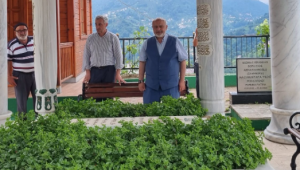ESKİ RİZE MİLLETVEKİLİ VE RİZE BELEDİYE BAŞKANI ŞEVKİ YILMAZ 'DAN ZAVENDİKLİ MUSTAFA HOCAEFENDİNİN KABRİNE ZİYARET 