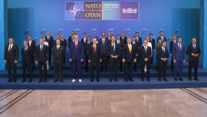 NATO Zirvesi'nde liderlerden aile fotoğrafı