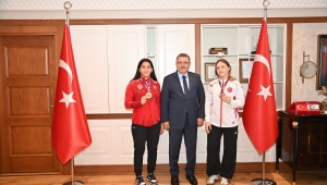 Şampiyon sporculara Başkan Genç'ten övgü: “BAYRAĞIMIZI GURURLA DALGALANDIRDINIZ”