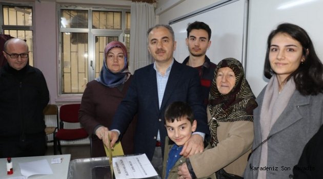 AK Parti Rize Belediye Başkan Adayı Rahmi Metin Oyunu Kullandı