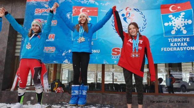AKUT Sporcuları, Snowboard Alpine Yarışmaları’nda 16 Madalya Aldı