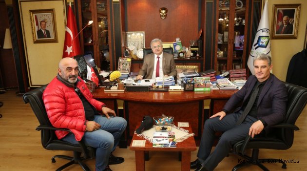 BAŞKAN KASAP’A TURNUVADA KALECİLİK DAVETİ