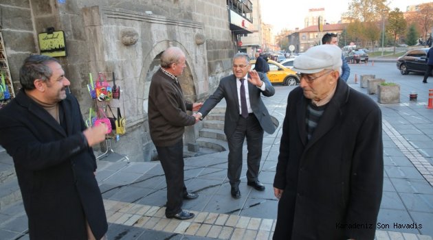 Başkan Memduh Büyükkılıç’tan kandil simidi ikramı…