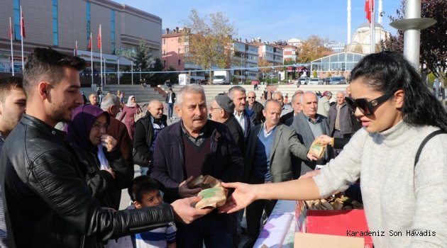 Belediyeden Kandil Simiti İkramı