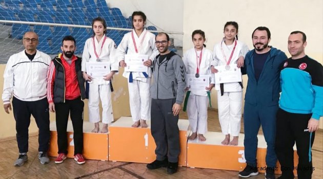 ÇAYKURSPOR’LU YILDIZ JUDOCULAR BİNGÖL’DE GRUP BİRİNCİSİ OLDU