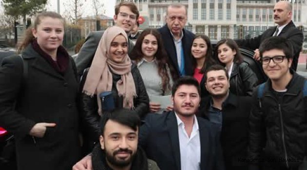 Cumhurbaşkanı Erdoğan, Adana Ticaret Odası Anadolu Lisesi öğrencilerini kabul etti