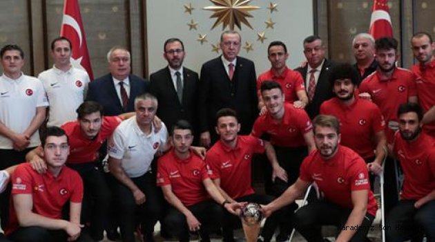 Cumhurbaşkanı Erdoğan, Ampute Futbol Millî Takımı’nı kabul etti