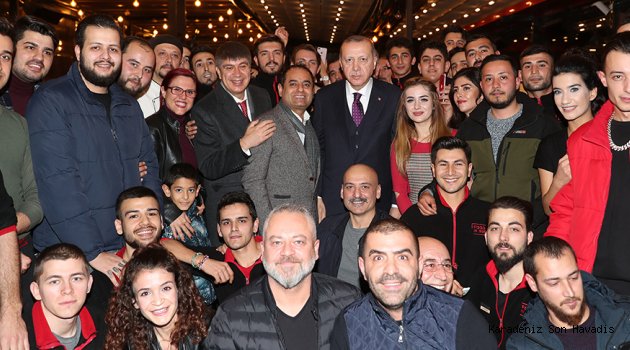 Cumhurbaşkanı Erdoğan, Antalya'da bir kafede vatandaşlarla sohbet etti
