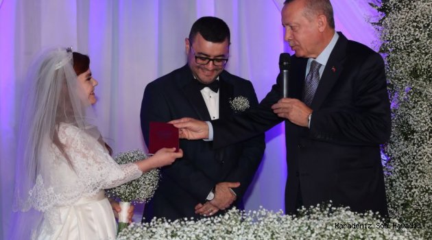 Cumhurbaşkanı Erdoğan, iki düğüne katılarak nikah şahitliği yaptı