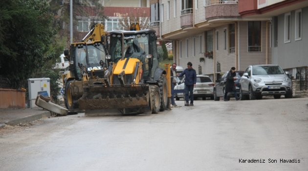 Ekipler Yağışlı Havaya Rağmen Çalışmaları Sürdürüyor