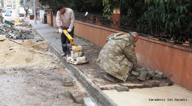 Ekipler Yağışlı Havaya Rağmen Çalışmaya Devam Ediyor