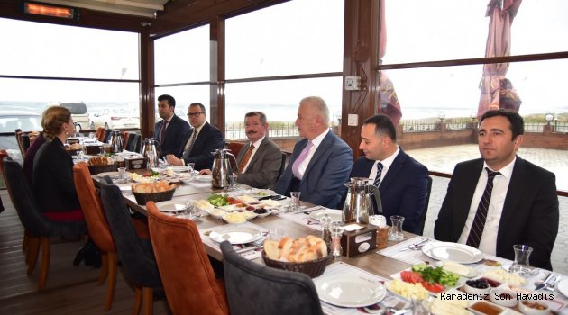 Kaymakam Mercan ve Başkan İspiroğlu Öğretmenlerle Bir Araya Geldi