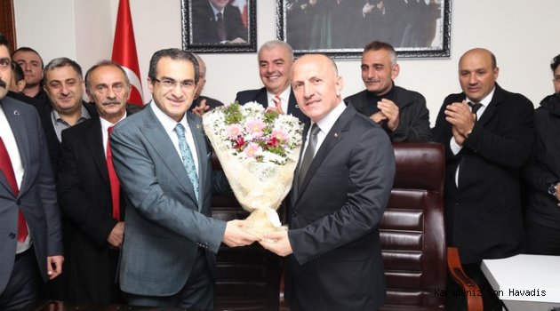 Milliyetçi Hareket Partisinden Çayeli Belediye Başkanı seçilen İsmail Hakkı Çiftçi göreve başladı.