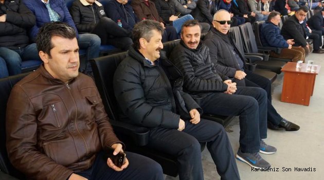 Özbakır tribünde yerini alarak Zonguldakspor'a desteğini verdi.