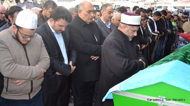 Şahin, Çakır ve AK Parti Teşkilatı Acar Ailesinin Cenazesine Katıldı