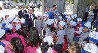 Gümrükçüoğlu öğrencileri ağırladı