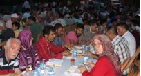 İFTAR SOFRASI YENİ MAHALLE KETMENLİ CADDESİNDE KURULDU