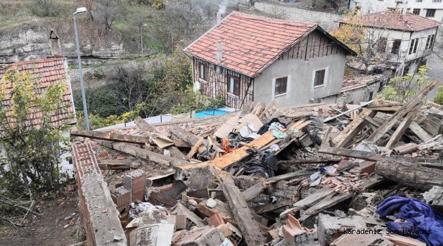 Tehlike Arz Eden İki Yapının Yıkımı Tamamlandı