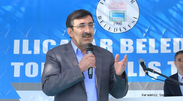 "Türkiye'de bayrak inmeyecek, ezan susmayacak"