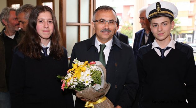 Vali Kemal Çeber, Hasan Kemal Yardımcı Denizcilik Meslek Lisesi ve Güzel Sanatlar Lisesini Ziyaret Etti